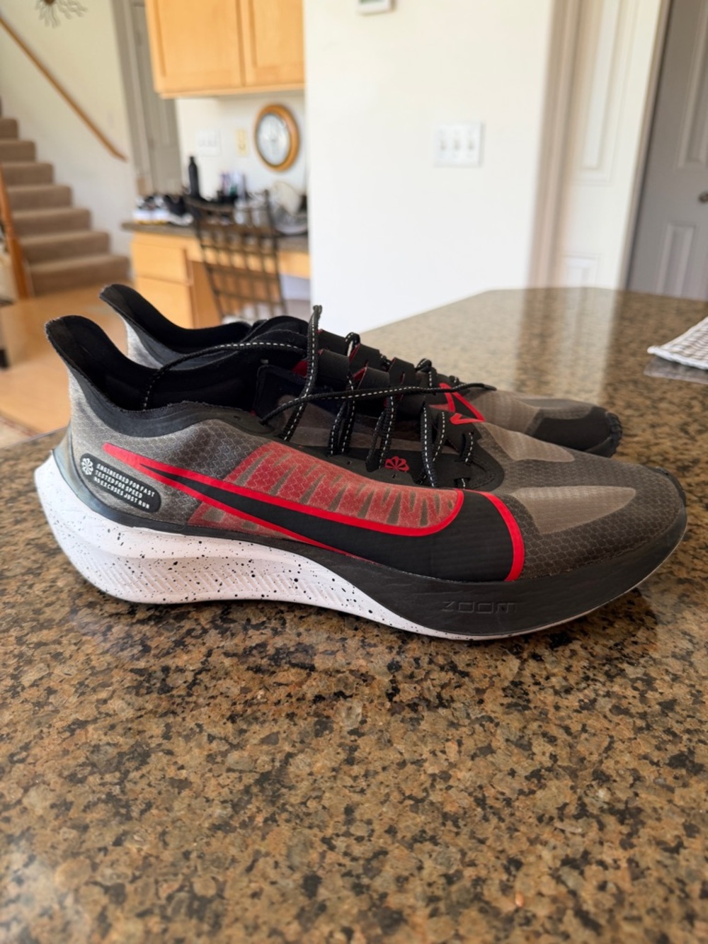 Nike Zoom Gravity runnning Shoes in Gray and Red 10.5 men’s